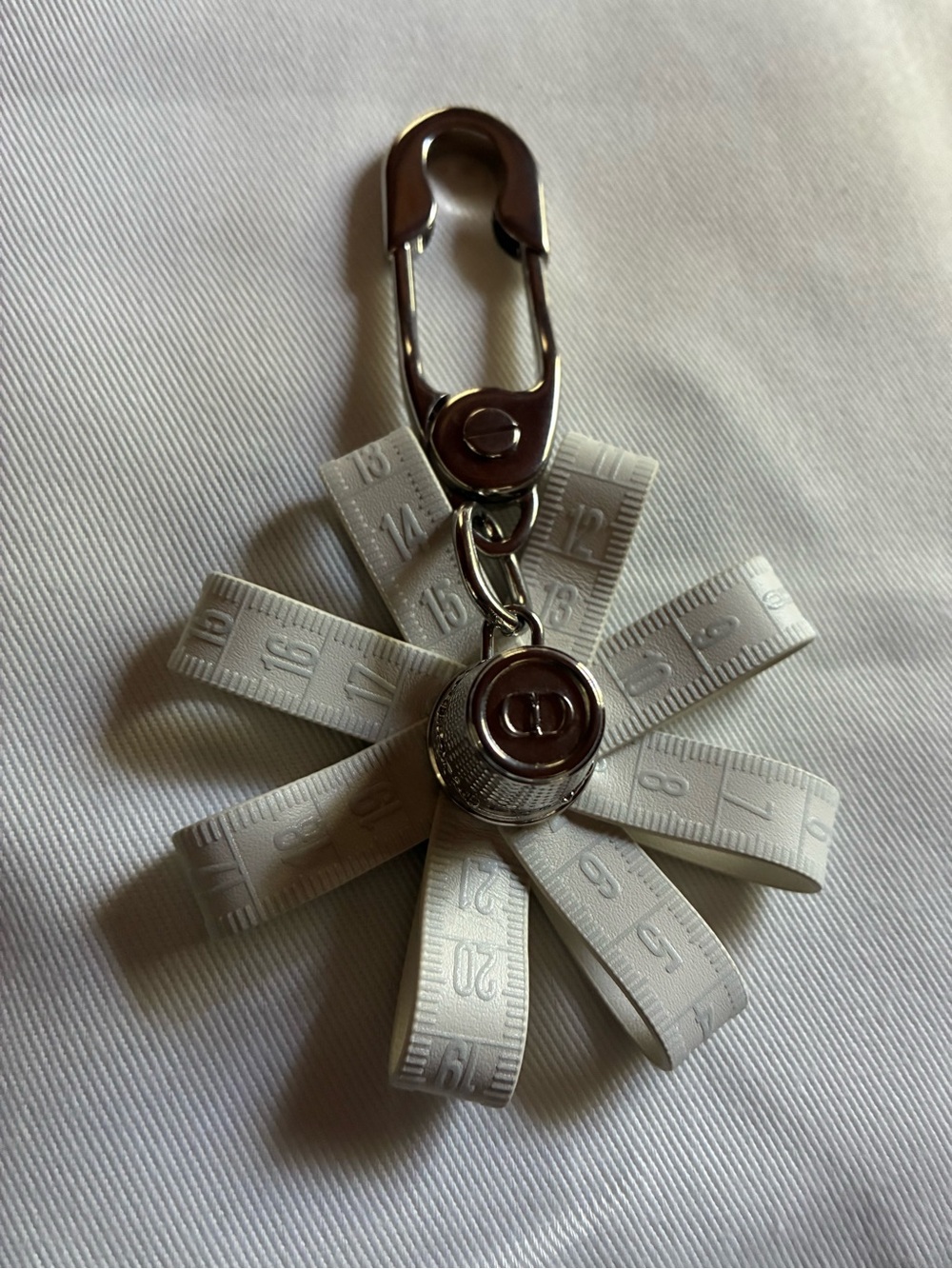 SOLD Dior '26 Daisy Bag Charm JW Jonathan Anderson - Picture 2 of 10